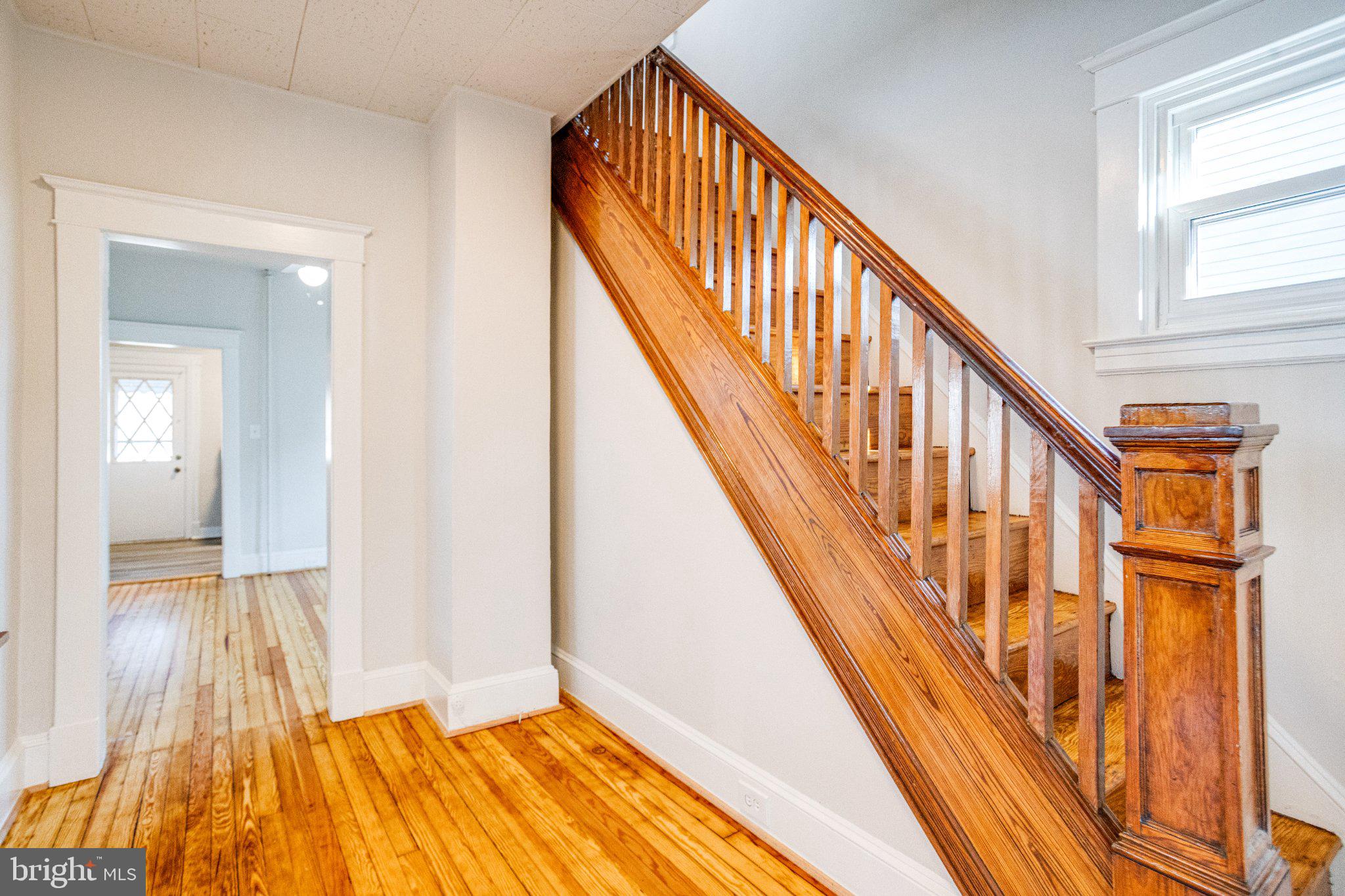 1813 Portship Road Dundalk, MD 21222 - Photo 6 of 50 Charming entryway with classic staircase.