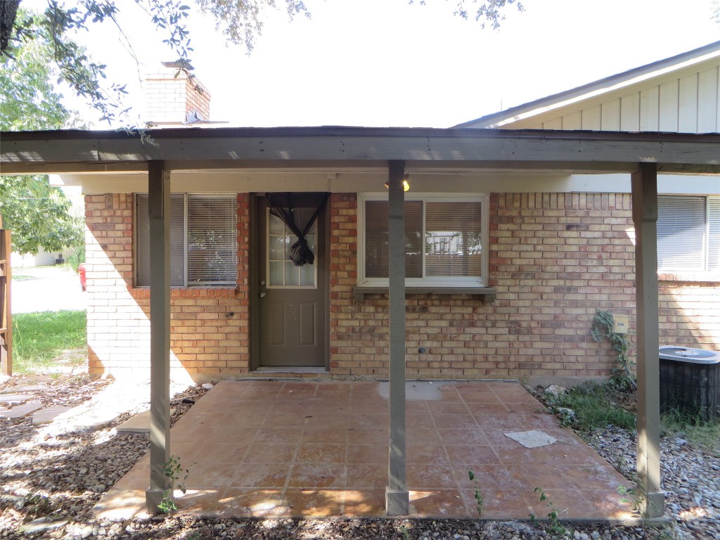 812 Ranch Road, Unit B Georgetown, TX 78628 - Photo 6 of 31 a front view of a house