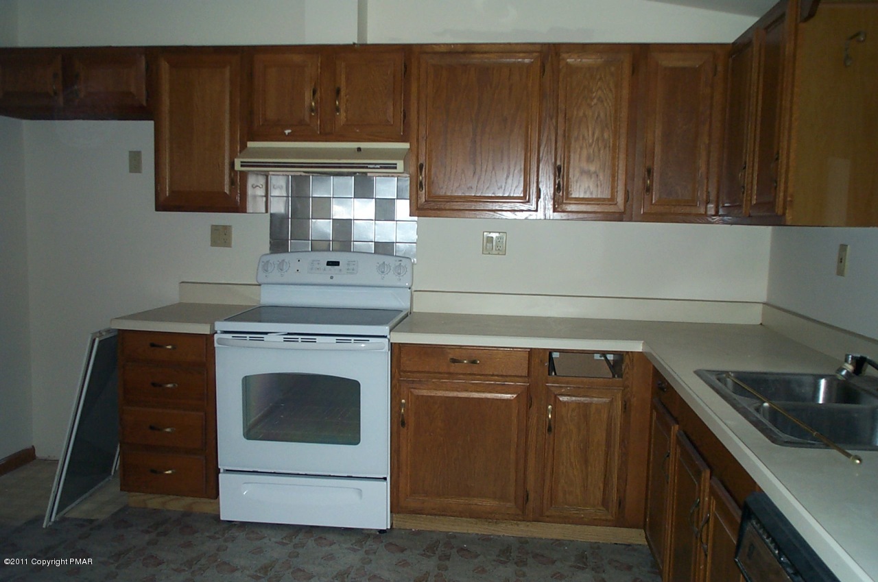 98 Shenkel Road Effort, PA 18330 - Photo 2 of 7 Kitchen