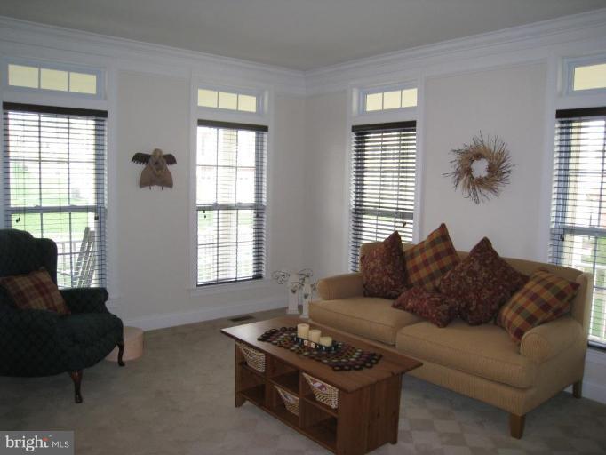 9303 Castle Hill Road Springfield, VA 22153 - Photo 5 of 25 Living Room