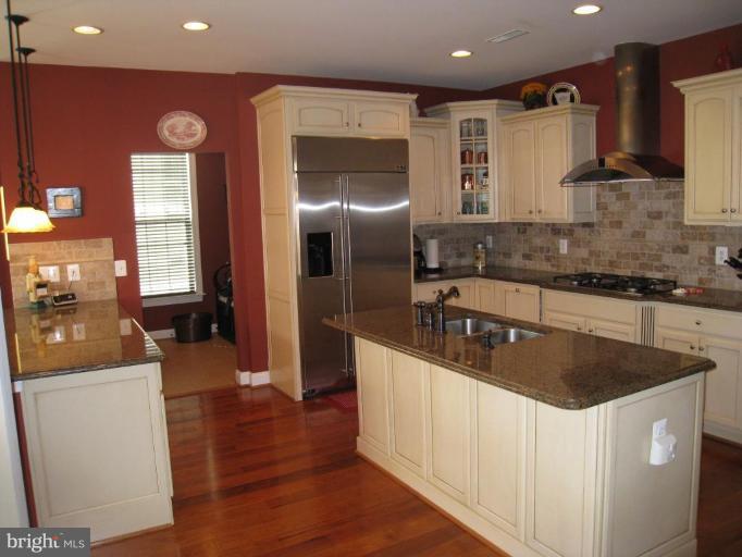 9303 Castle Hill Road Springfield, VA 22153 - Photo 9 of 25 Kitchen