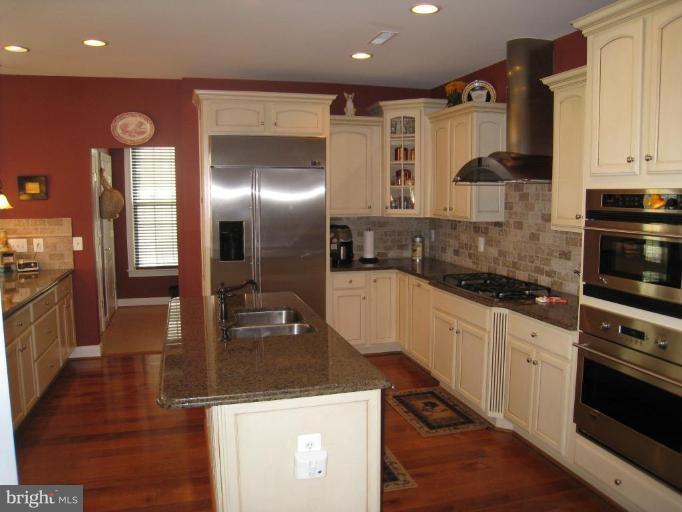 9303 Castle Hill Road Springfield, VA 22153 - Photo 10 of 25 Kitchen #2
