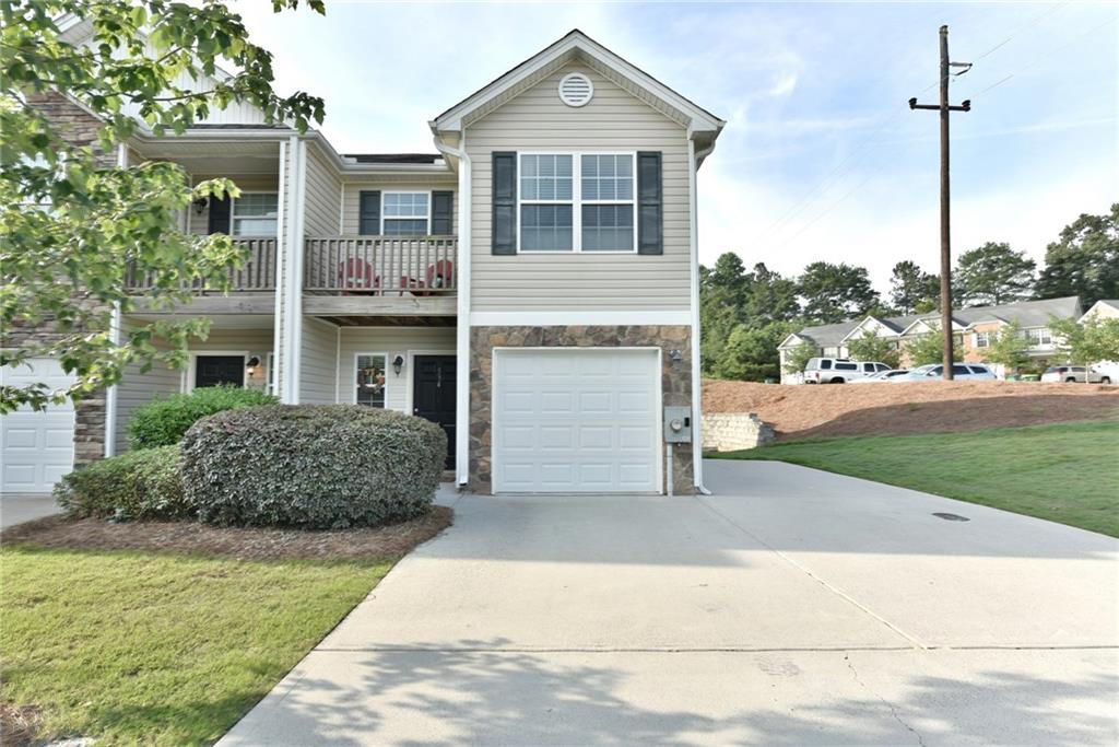 534 Terrapin Lane Winder, GA 30680 - Photo 1 of 1 Immaculate and Rare END UNIT with 3 Bedrooms, 2 Full Bathrooms and Powder Room, including 1-Car Garage, ample parking space on large driveway and extra yard space!!