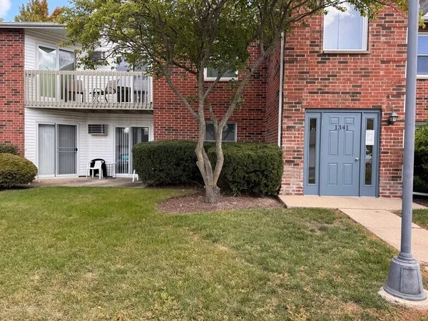 $162,900 | 1341 Cunat Court, Unit 2C, Lake In The Hills, IL 60156