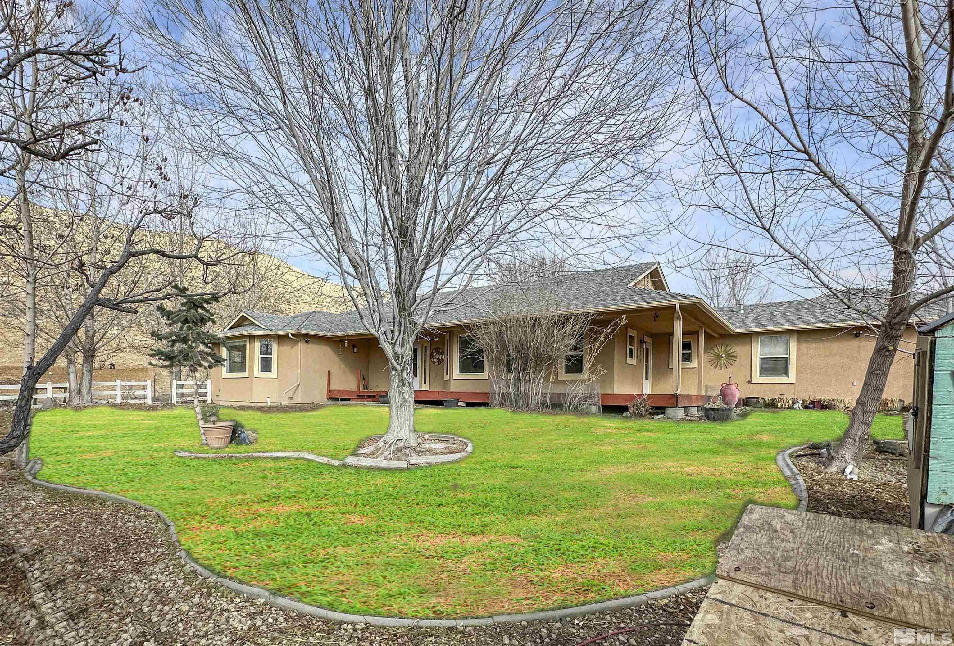 a view of a house with a backyard