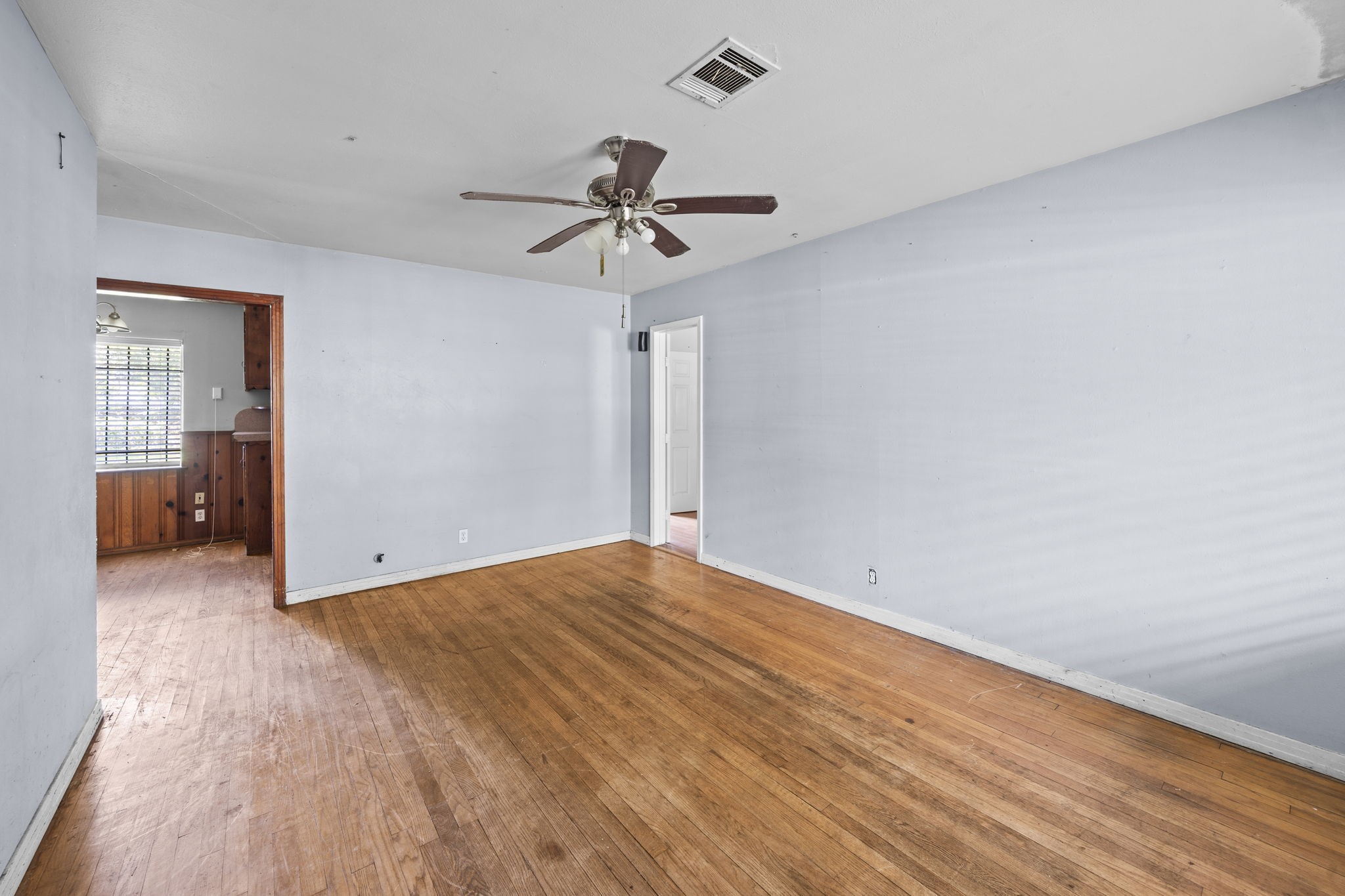5810 Langley Road Houston, TX 77016 - Photo 11 of 20 Living room, original.