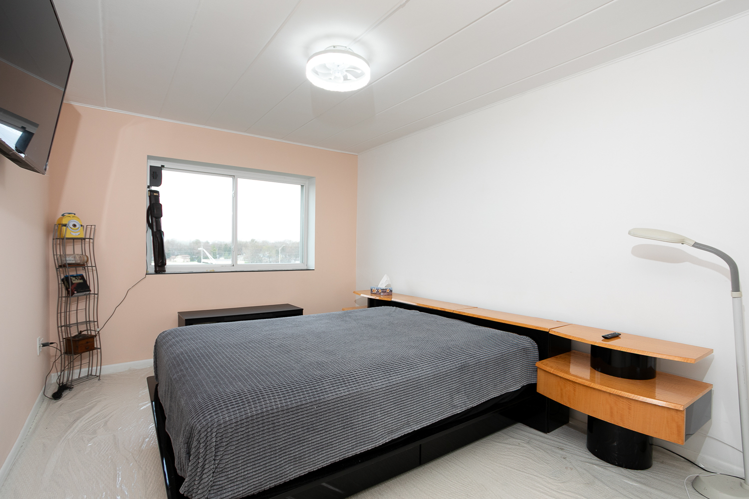 2900 Maple Avenue, Unit 19E Downers Grove, IL 60515 - Photo 24 of 32 a bedroom with a bed and a window