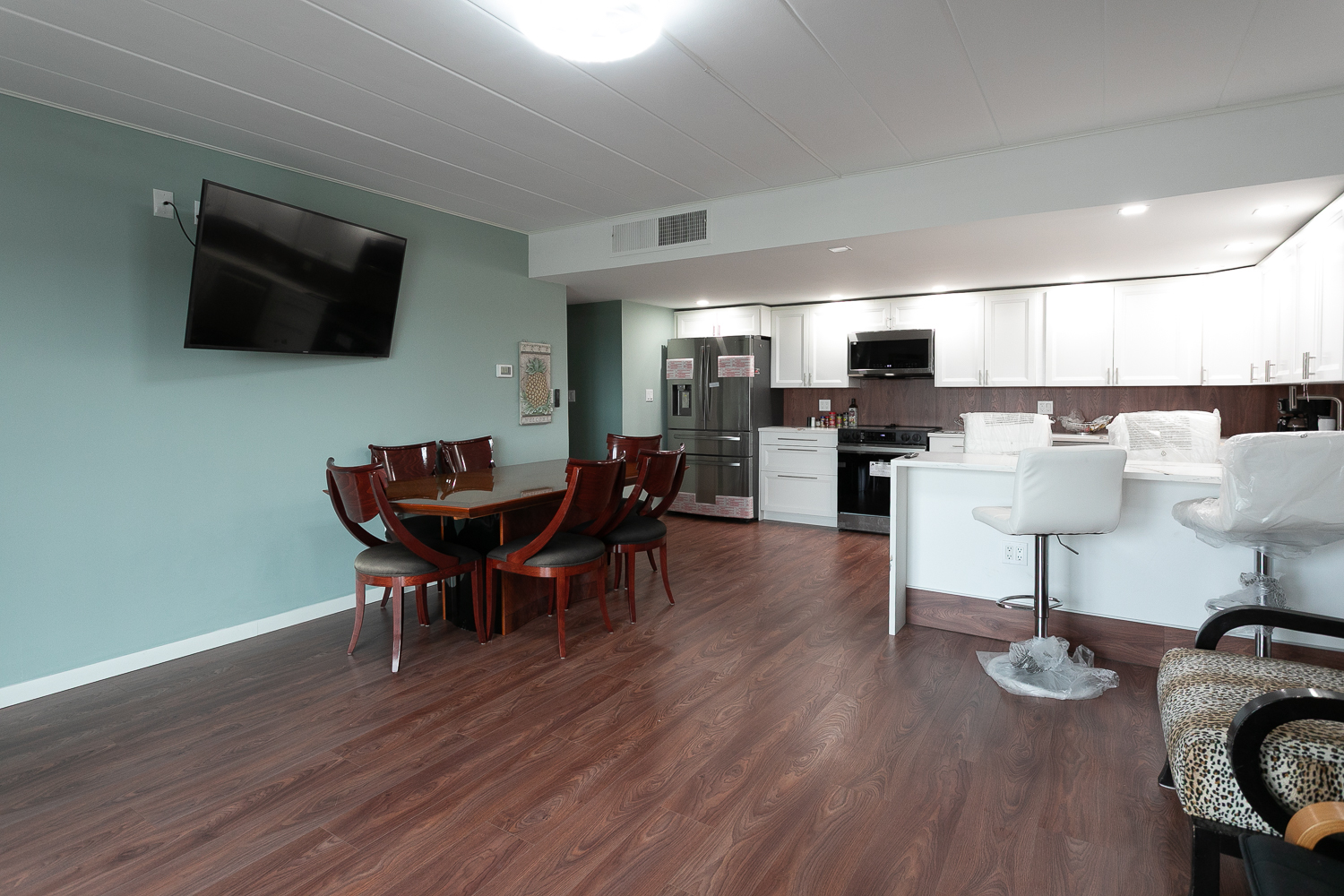 2900 Maple Avenue, Unit 19E Downers Grove, IL 60515 - Photo 29 of 32 a view of a dining room with furniture and wooden floor