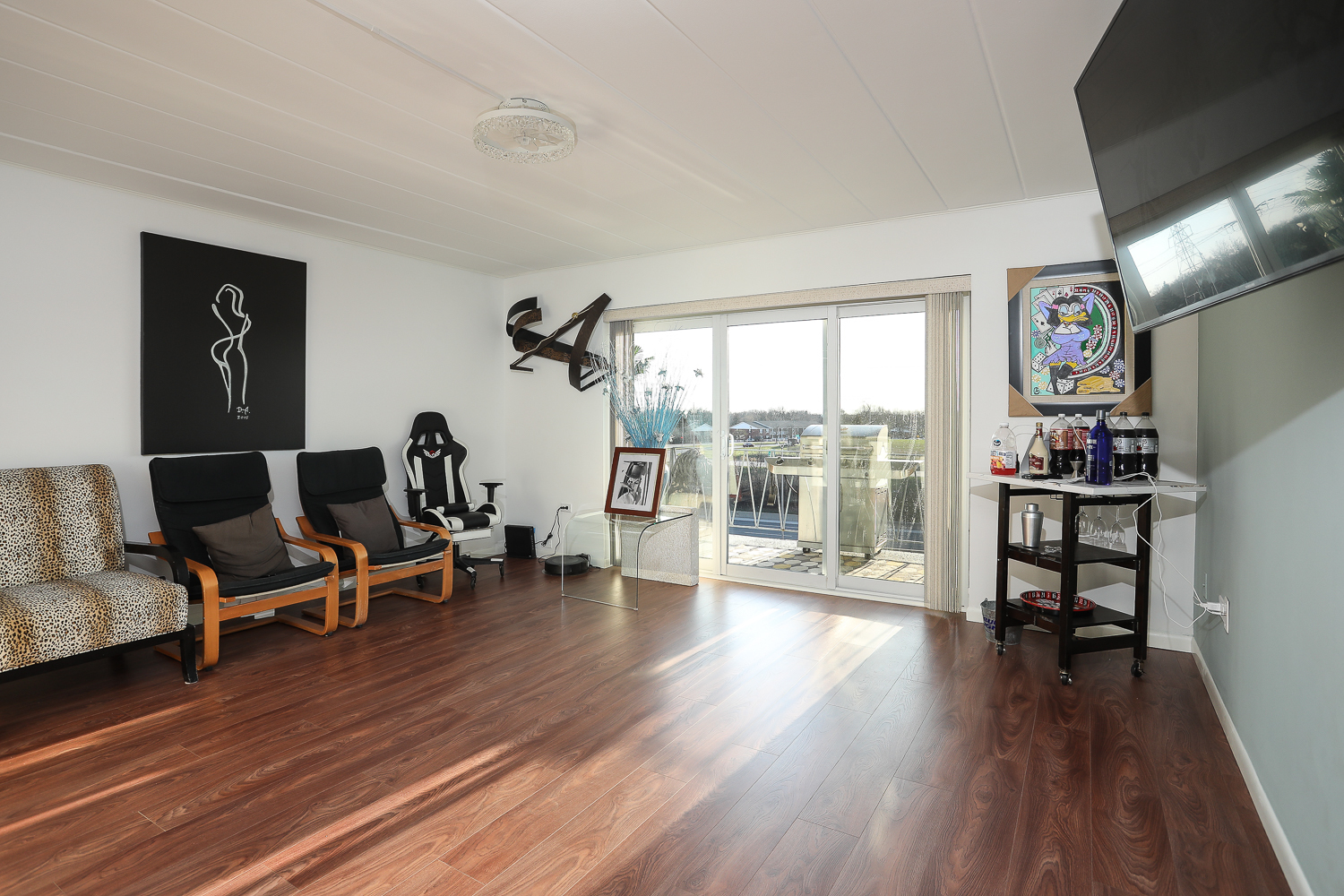 2900 Maple Avenue, Unit 19E Downers Grove, IL 60515 - Photo 7 of 32 a living room with furniture and a wooden floor