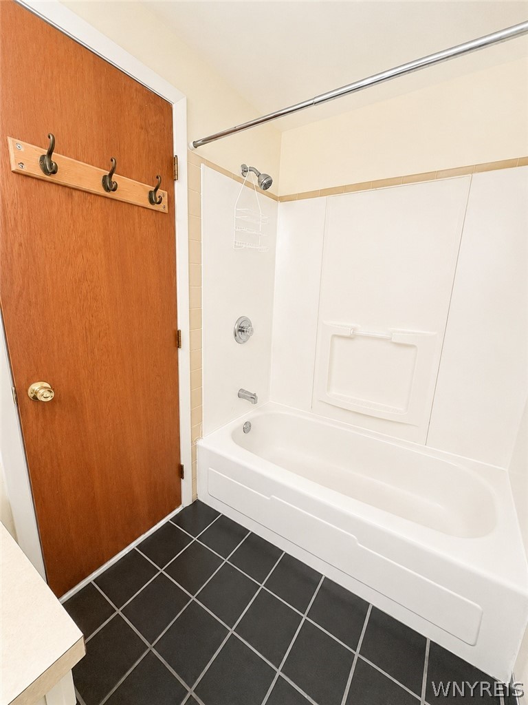 1 Robin Road Amherst, NY 14228 - Photo 14 of 15 2nd Floor Full Bathroom with Tub Shower
