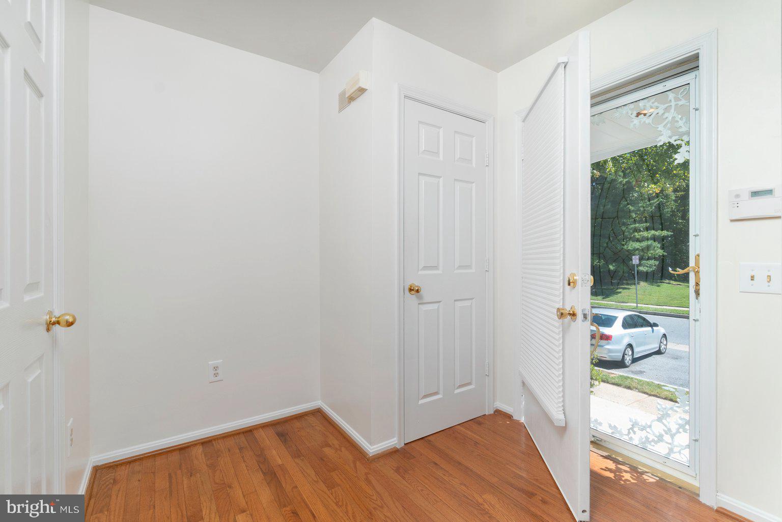 402 Maple Forest Road Baltimore, MD 21228 - Photo 4 of 36