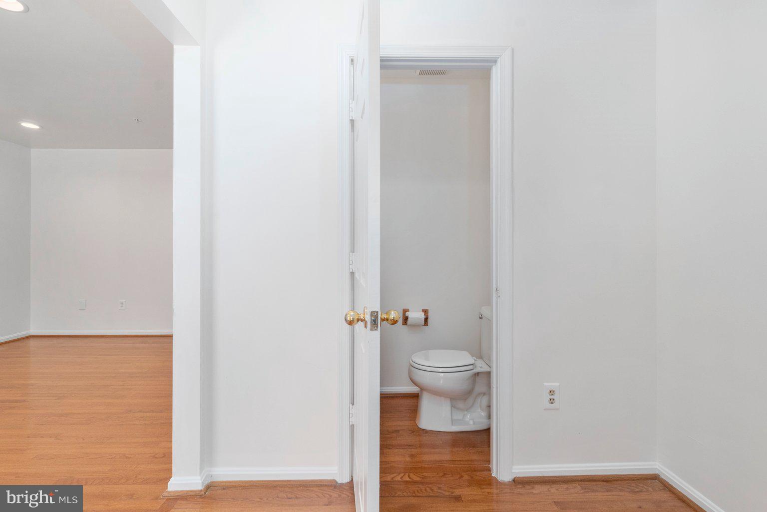 402 Maple Forest Road Baltimore, MD 21228 - Photo 5 of 36