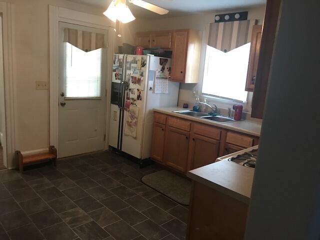 448 Center Street Findlay, OH 45840 - Photo 3 of 10 448 Kitchen view 2