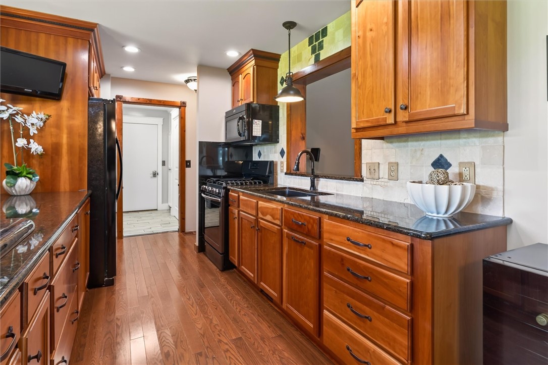 7150 Gauss Road Bloomfield, NY 14469 - Photo 9 of 50 kitchen with granite counters