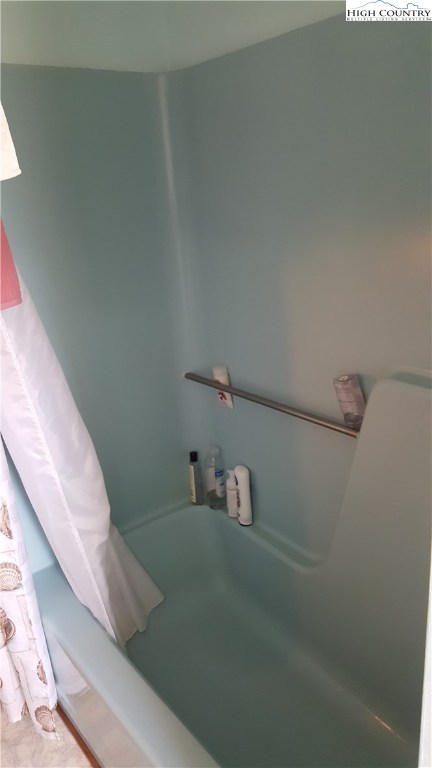 3043 Bamboo Road Boone, NC 28607 - Photo 13 of 25 a bathroom with a bathtub