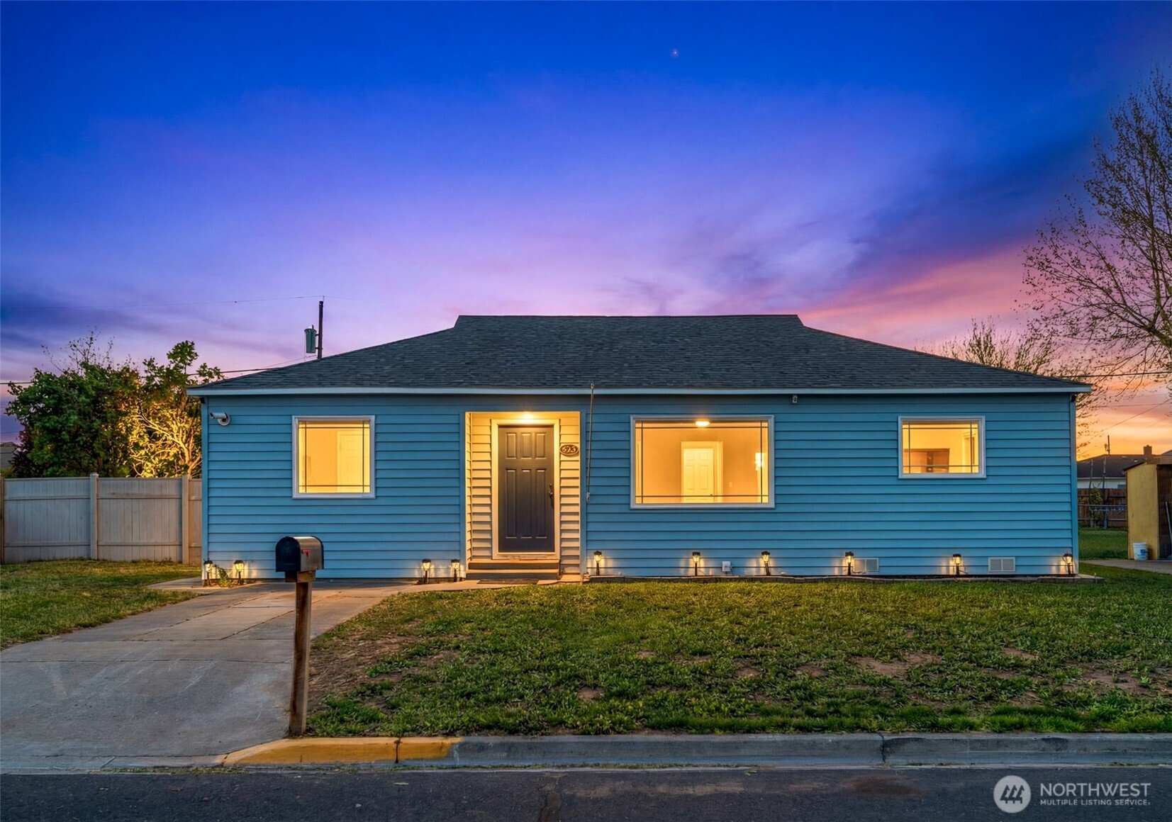 523 K Street Southwest Quincy, WA 98848 - Photo 1 of 35 a front view of a house with a yard