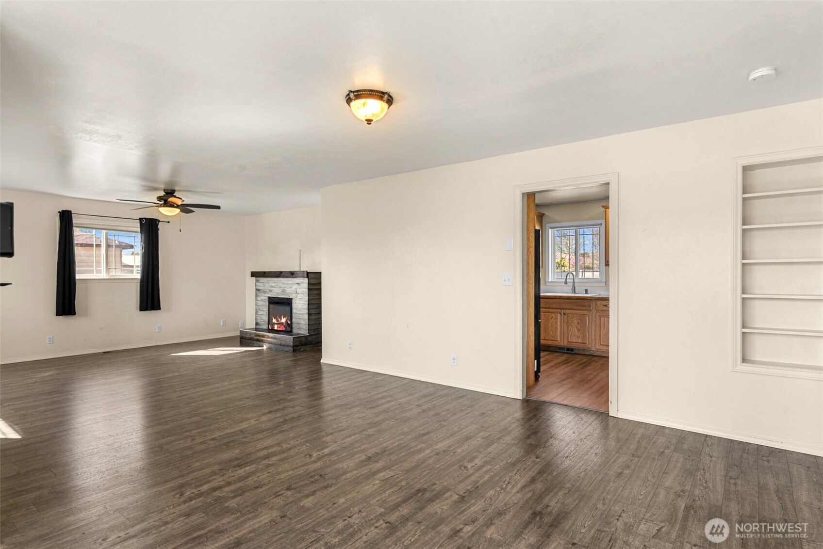 523 K Street Southwest Quincy, WA 98848 - Photo 12 of 35 a view of an empty room with window and wooden floor