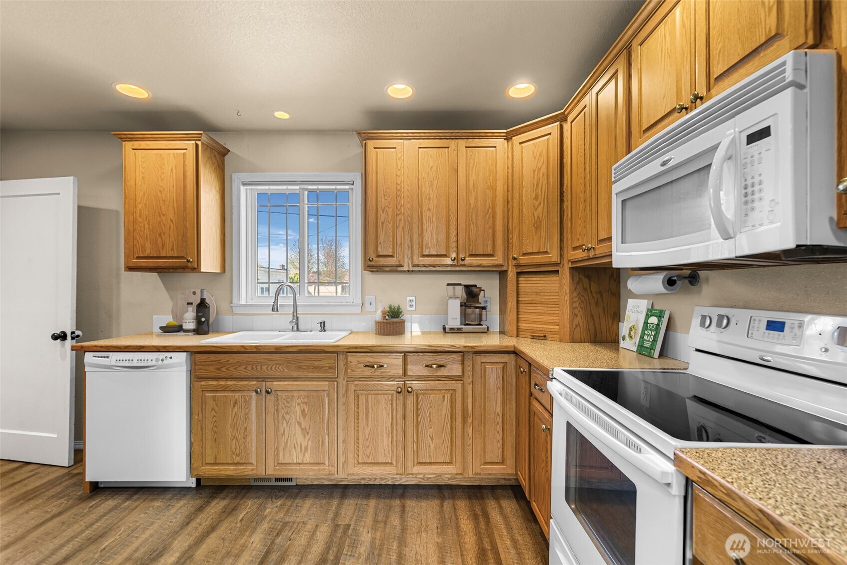 523 K Street Southwest Quincy, WA 98848 - Photo 15 of 35 a kitchen with stainless steel appliances granite countertop a sink and wooden cabinets