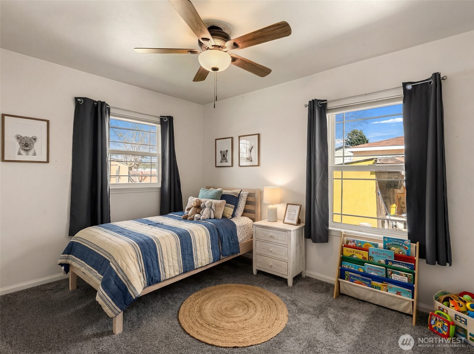 523 K Street Southwest Quincy, WA 98848 - Photo 19 of 35 a bedroom with a bed and a window