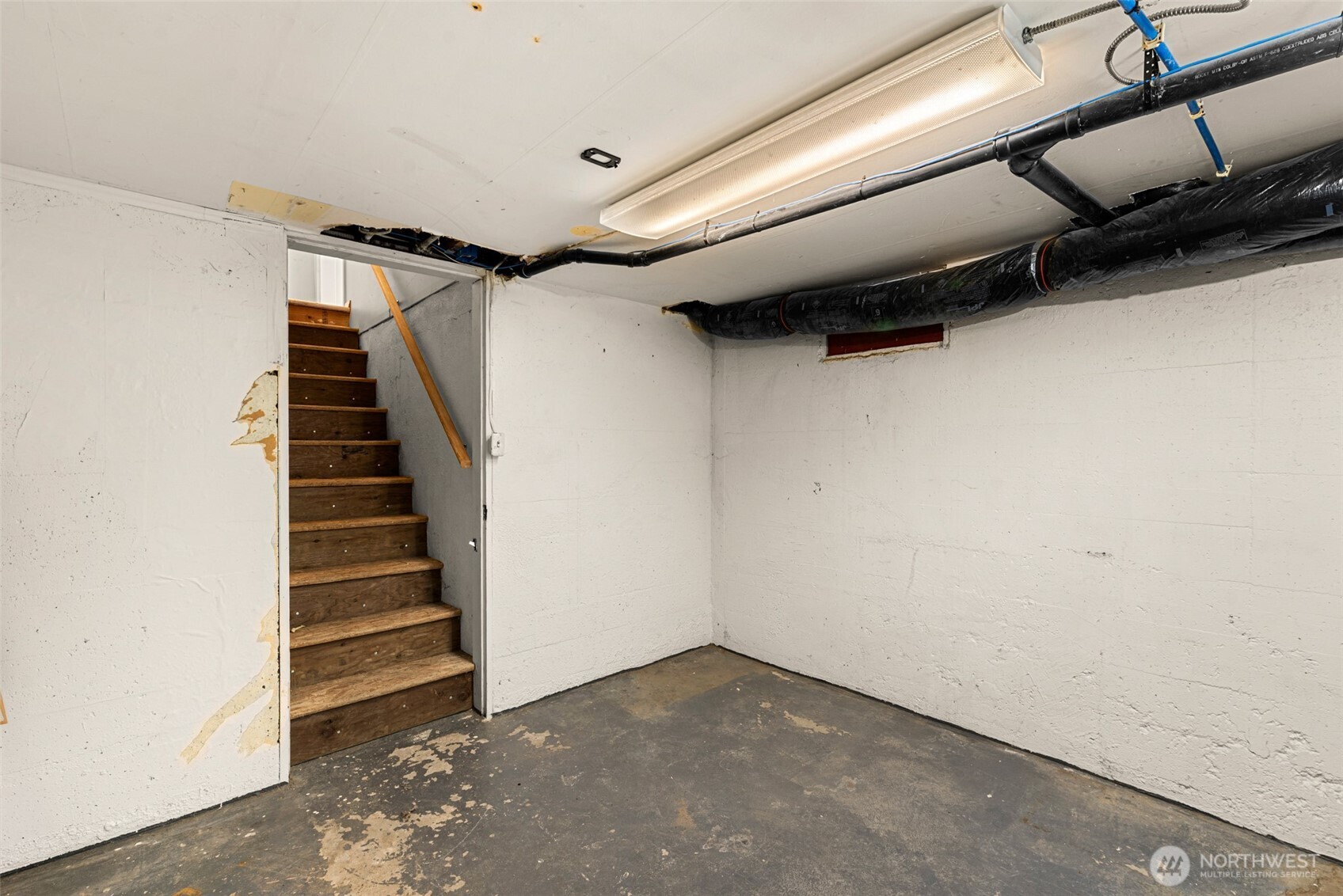 523 K Street Southwest Quincy, WA 98848 - Photo 25 of 35 a view of a room with stairs