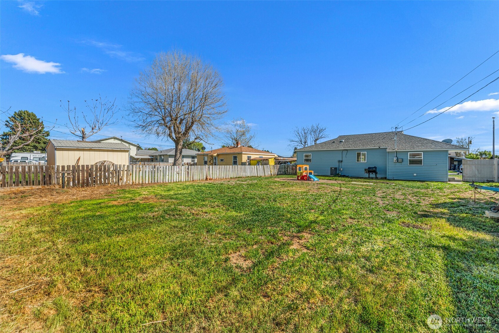 523 K Street Southwest Quincy, WA 98848 - Photo 28 of 35 a view of front of house with a yard
