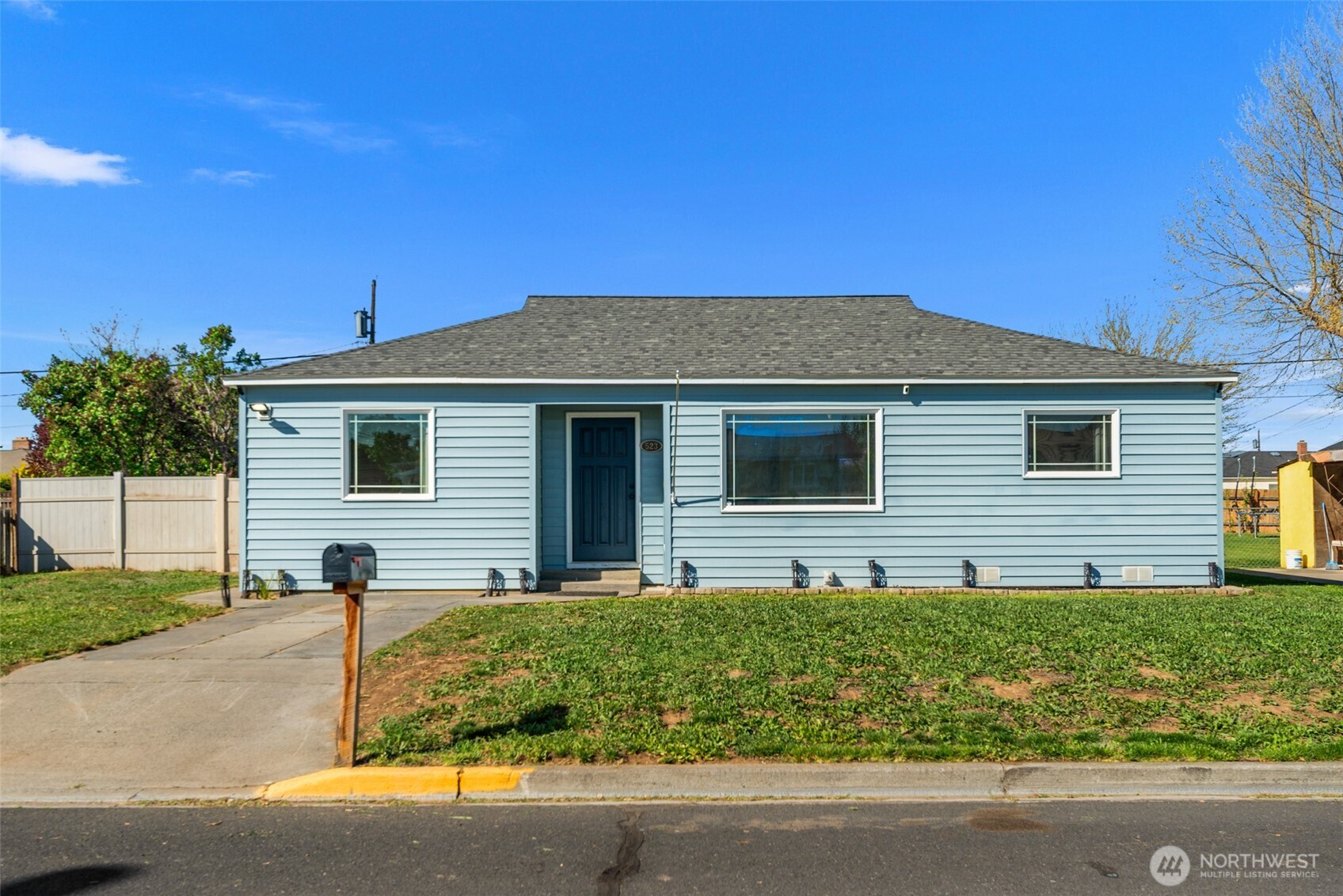 523 K Street Southwest Quincy, WA 98848 - Photo 35 of 35 a front view of house with yard
