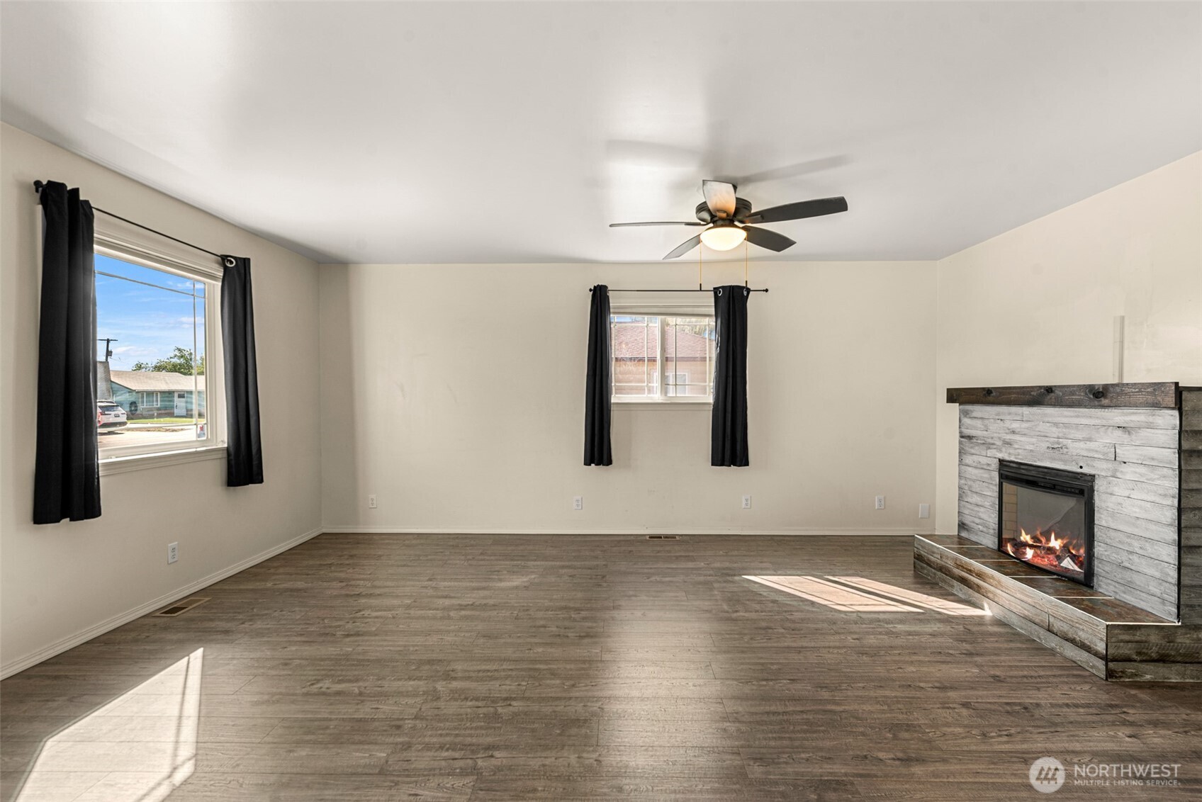 523 K Street Southwest Quincy, WA 98848 - Photo 5 of 35 a view of an empty room with exposed radiator and fireplace