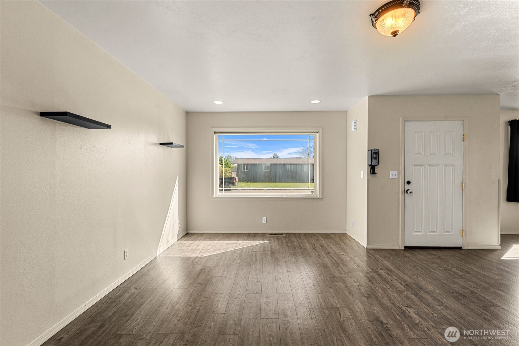 523 K Street Southwest Quincy, WA 98848 - Photo 8 of 35 a view of an empty room with wooden floor and a window