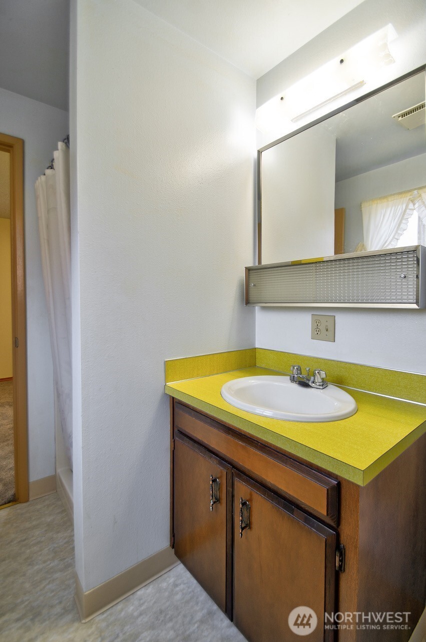 17706 Jordan Street Southwest Rochester, WA 98579 - Photo 26 of 33
