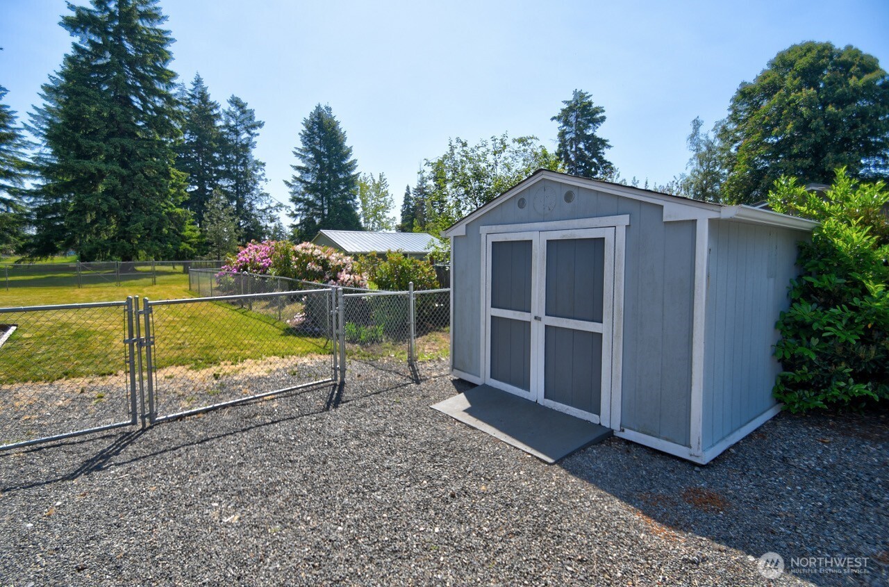 17706 Jordan Street Southwest Rochester, WA 98579 - Photo 5 of 33
