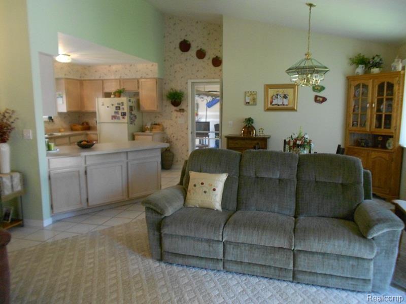 2830 Michigan Road Port Huron, MI 48060 - Photo 13 of 29 2012-08-06 20.43