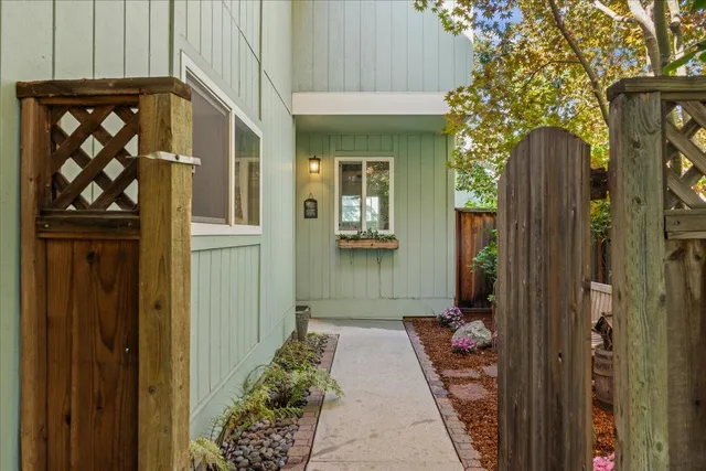 $1,500,000 | 950 Boranda Avenue, Unit 9, Mountain View, CA 94040