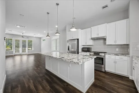 $3,000 | 4107 Austin Street, Houston, TX 77004