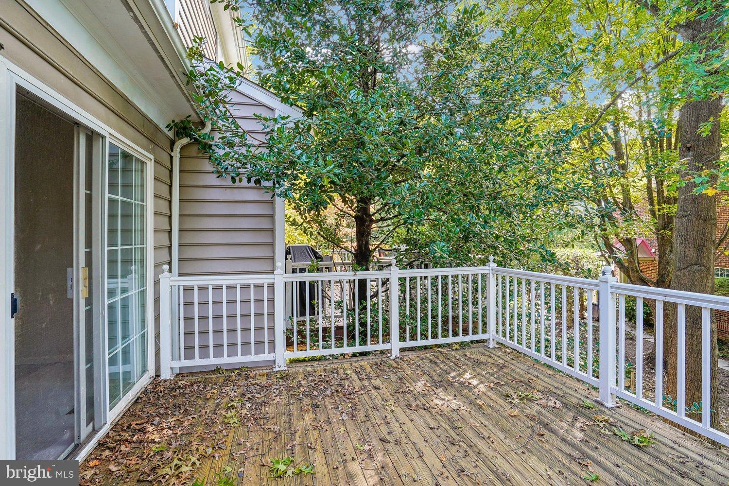 11433 Heritage Commons Way Reston, VA 20194 - Photo 37 of 53 Deck