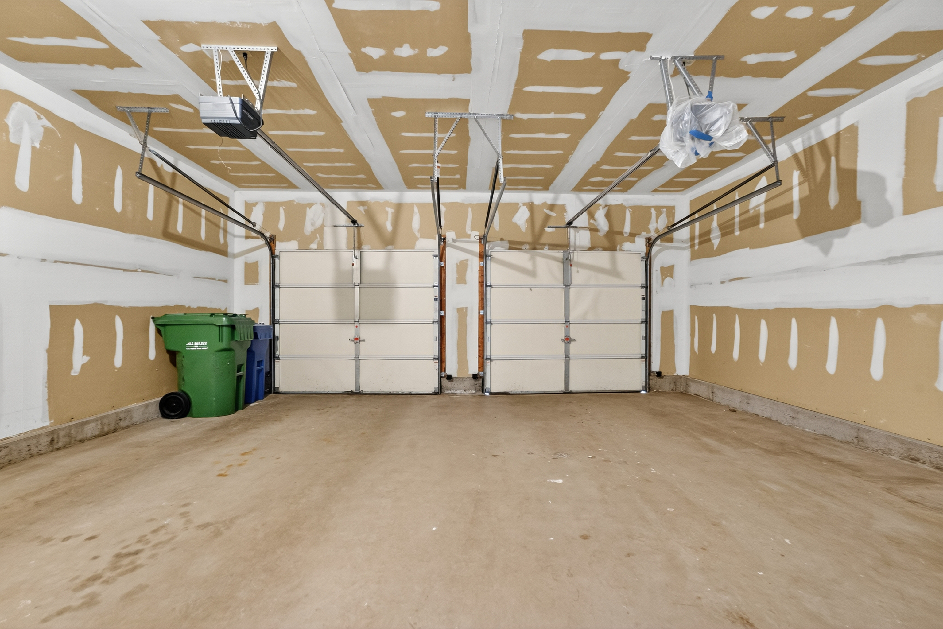 43 Copley Road, Unit 43 Glastonbury, CT 06073 - Photo 33 of 37 a view of a garage