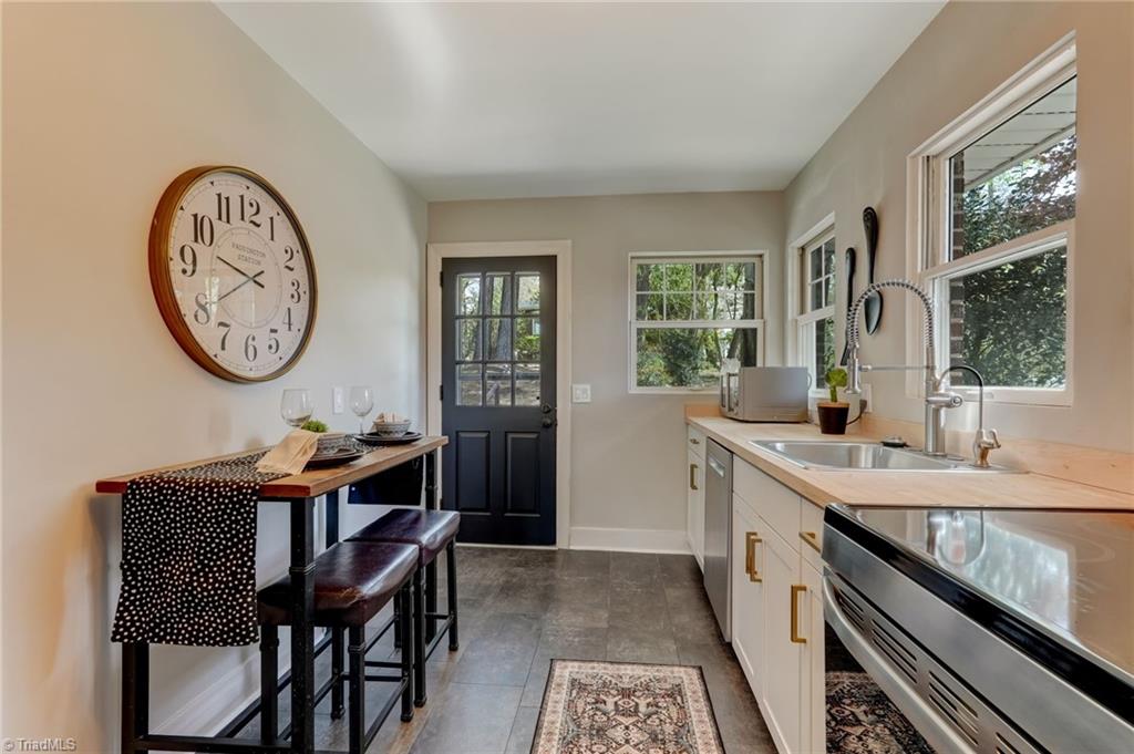 107 South Lindell Road Greensboro, NC 27403 - Photo 13 of 31