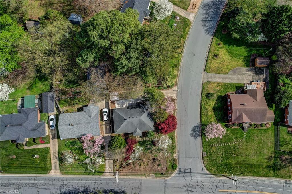 107 South Lindell Road Greensboro, NC 27403 - Photo 3 of 31