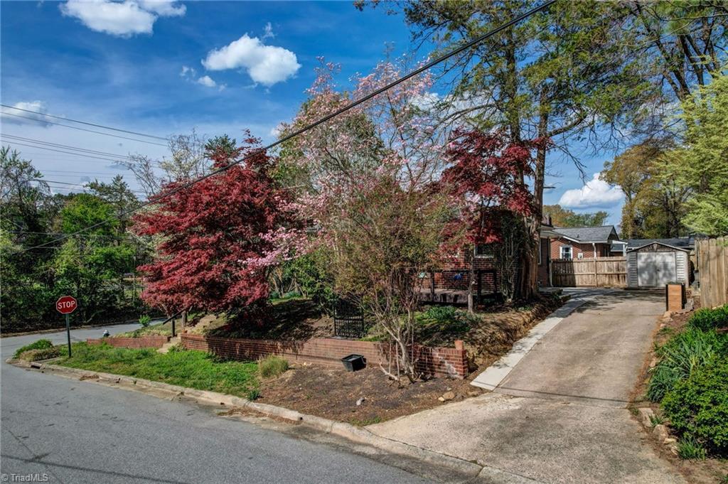 107 South Lindell Road Greensboro, NC 27403 - Photo 5 of 31