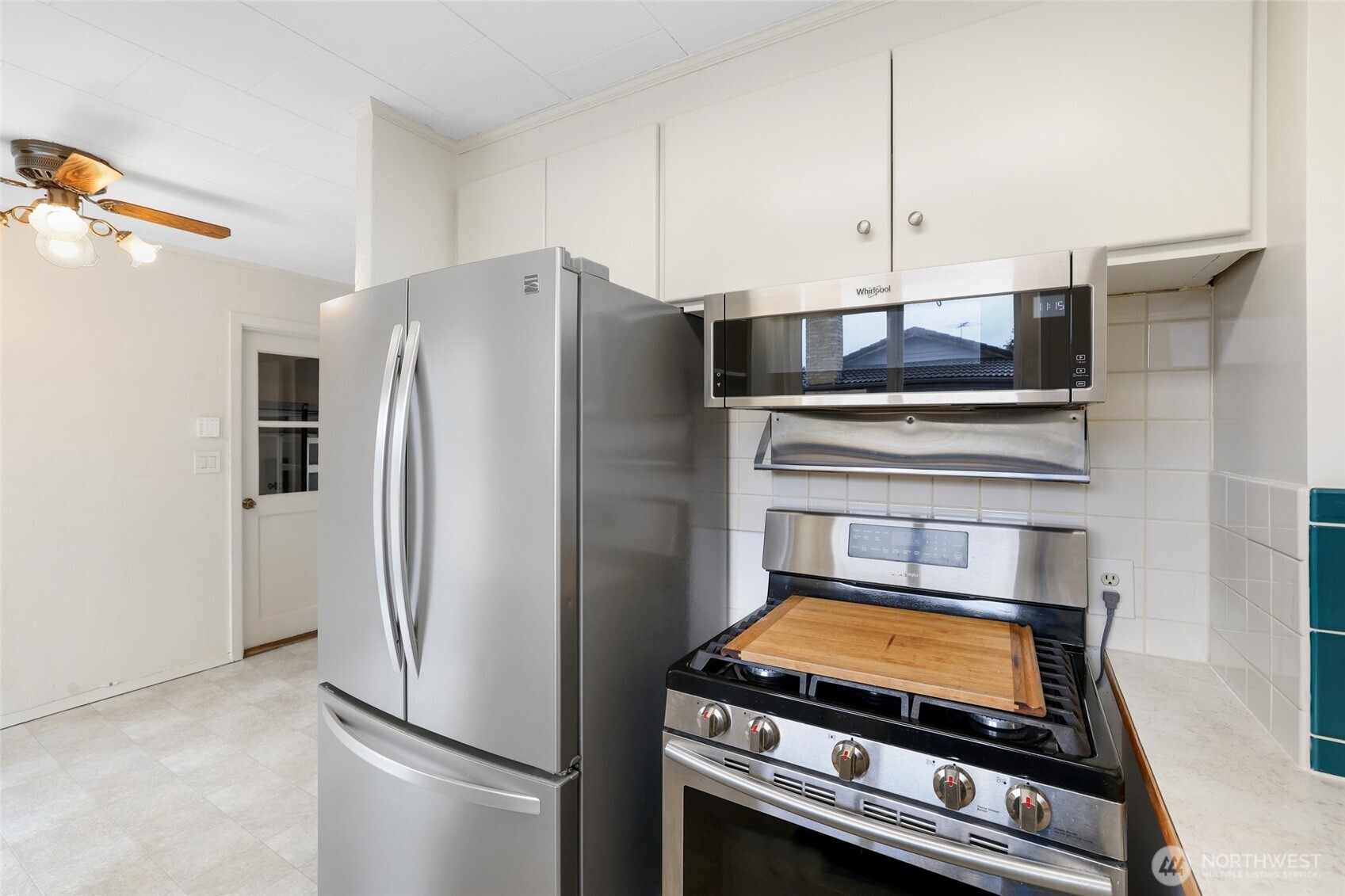 2402 Union Avenue Northeast Renton, WA 98059 - Photo 9 of 39