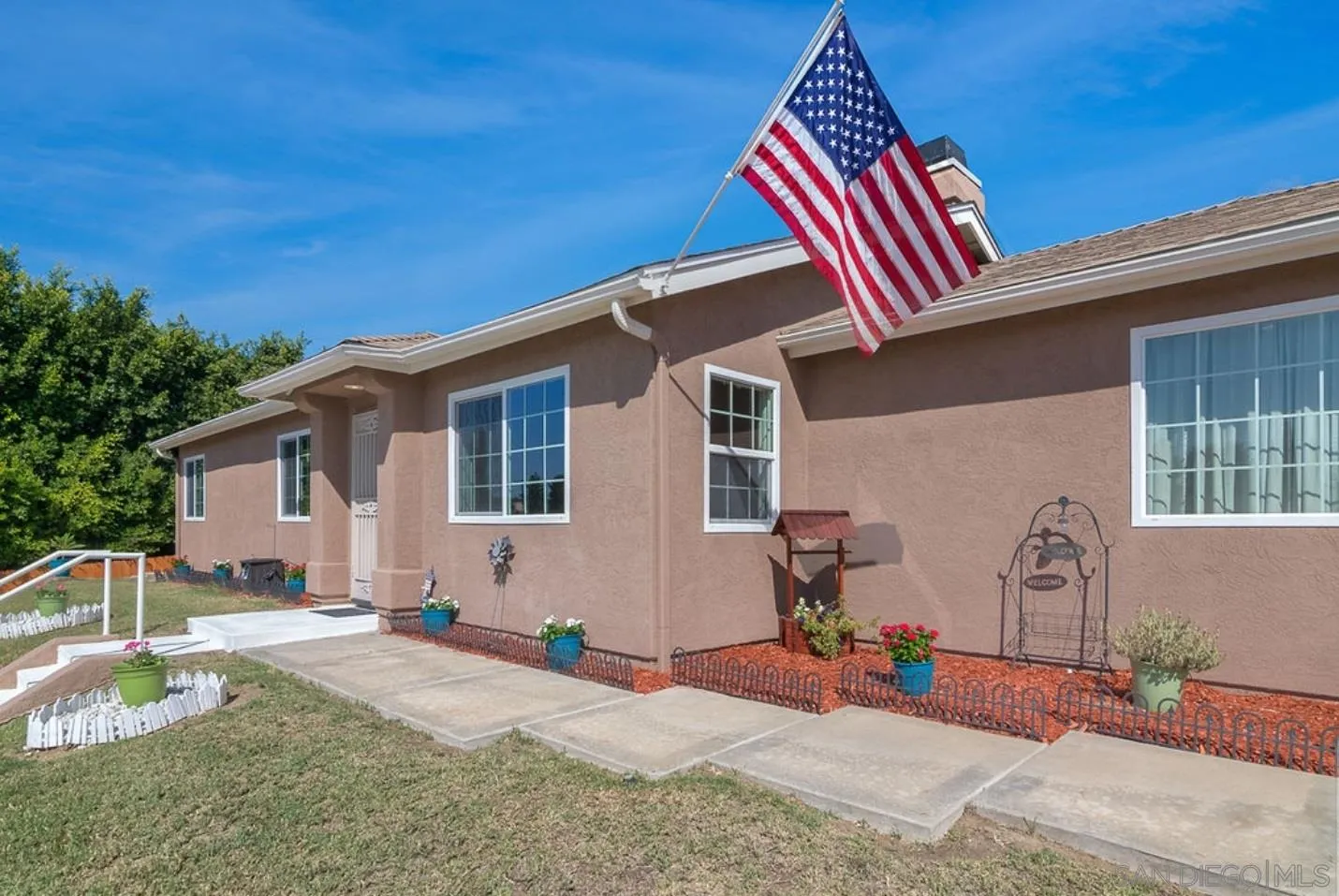 508 Concepcion Avenue Spring Valley, CA 91977 - Photo 4 of 31 Gallery Image 4