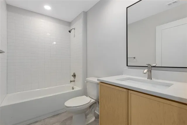 $1,695 | 4523 Forest Avenue, Unit A, Kansas City, MO 64110