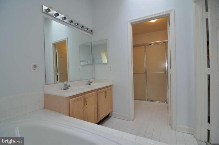3234 Escapade Circle Riva, MD 21140 - Photo 26 of 27 Bath (Master)