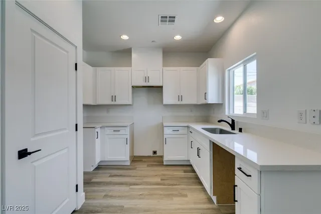 $1,195 | 367 North 16th Street, Unit 1, Las Vegas, NV 89101