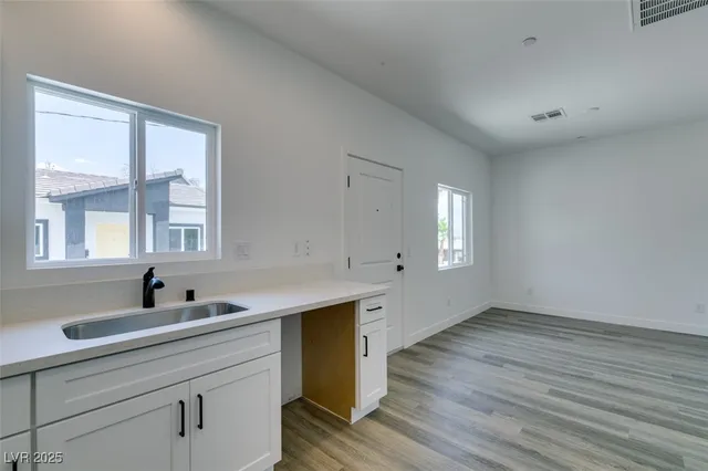 $1,195 | 367 North 16th Street, Unit 1, Las Vegas, NV 89101