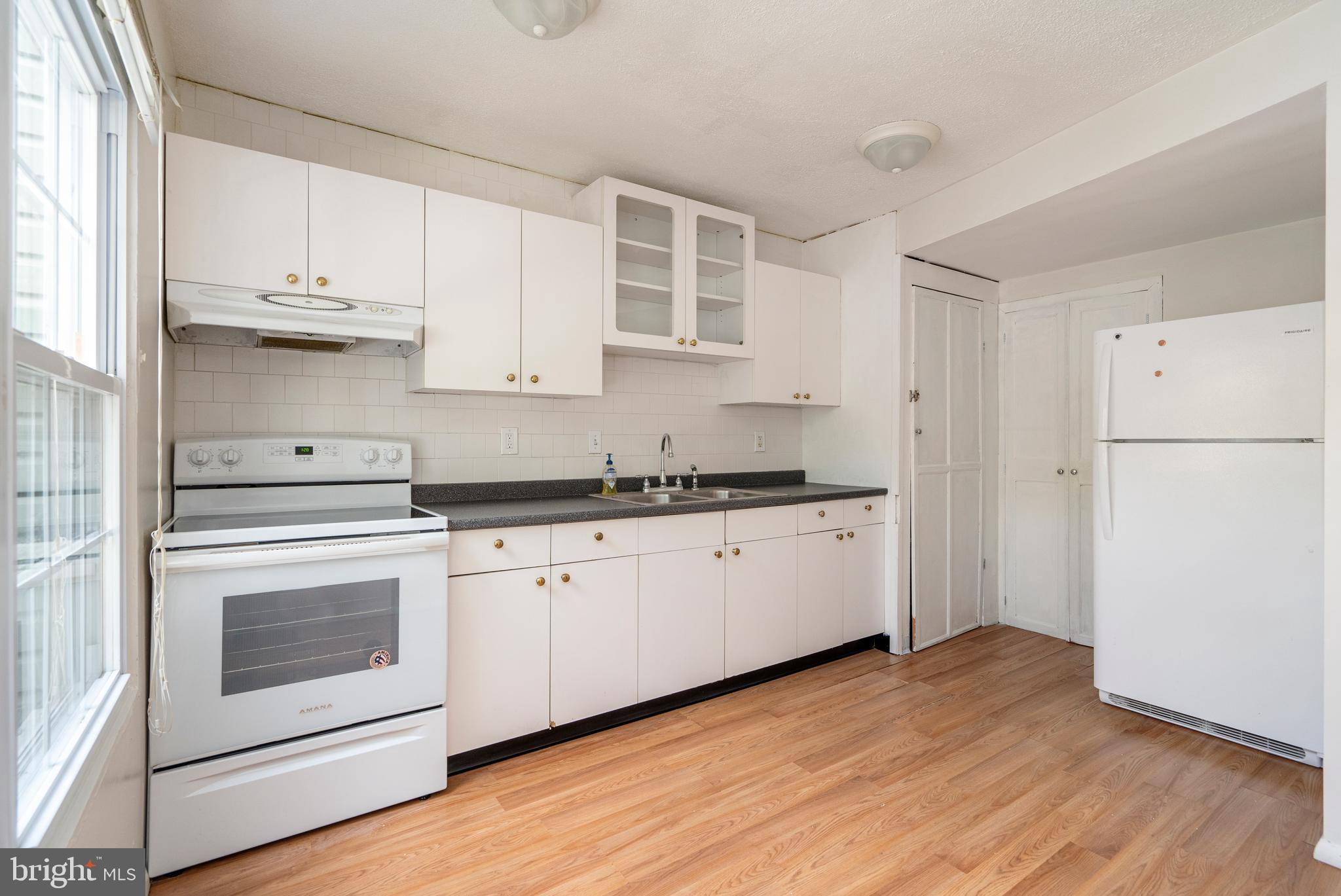 27 Bohn Court Rosedale, MD 21237 - Photo 8 of 27 Corner Pantry