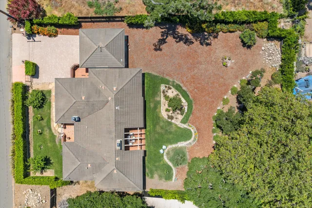 an aerial view of a house with outdoor space and lake view