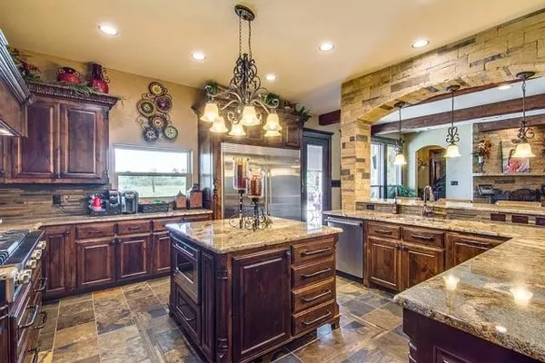 $2,500,000 | 189 Hlavek Road, Decatur, TX 76234