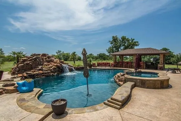 $2,500,000 | 189 Hlavek Road, Decatur, TX 76234