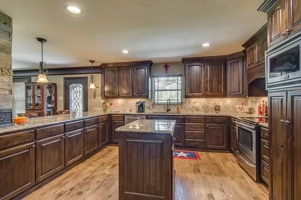 $2,500,000 | 189 Hlavek Road, Decatur, TX 76234