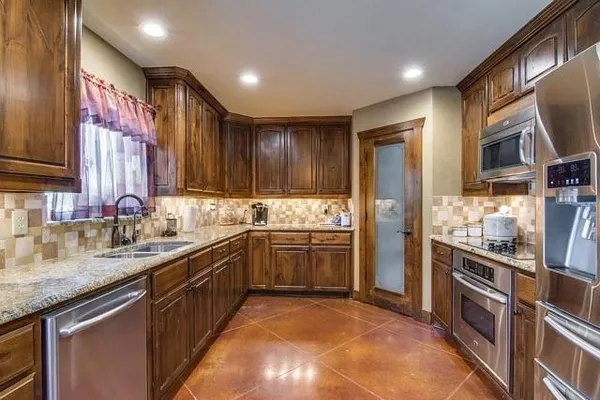 $2,500,000 | 189 Hlavek Road, Decatur, TX 76234